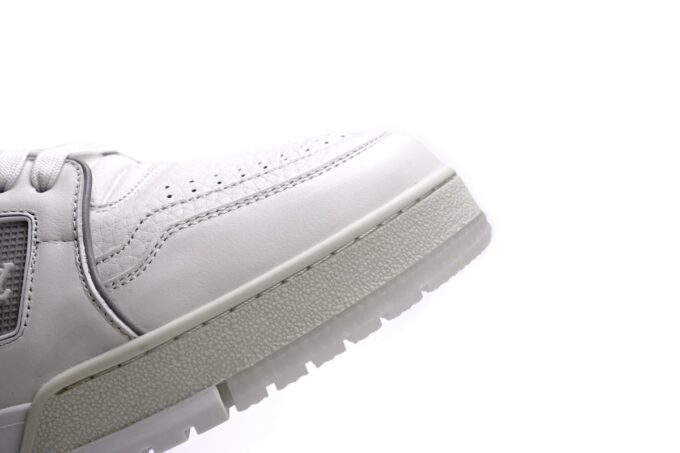 Louis Vuitton Trainer - Image 16